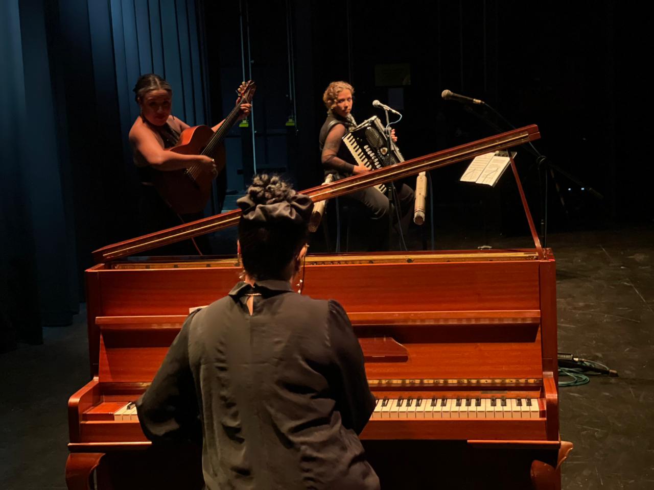 BELENCHA EMOCIONA AL PÚBLICO DE CONSTITUCIÓN EN EL MARCO DE SU GIRA GRATUITA POR EL SUR DE CHILE
