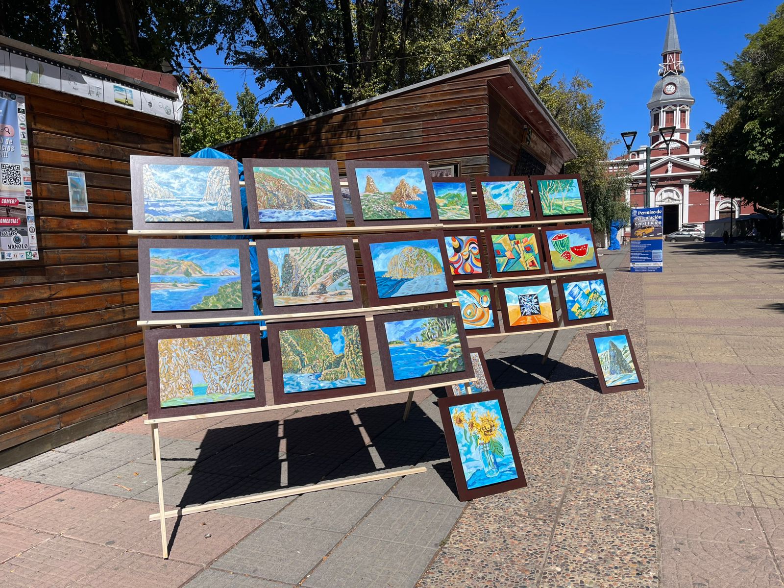 “Pinceladas en verano 2026”: EL ARTE LOCAL SE TOMA PLAZA DE ARMAS CON 41 OBRAS DE OMAR GARRIDO GONZÁLEZ