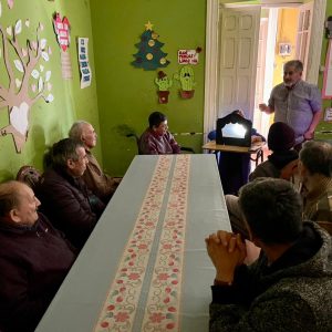 TEATRO DE SOMBRAS LLEGA AL HOGAR DE ANCIANOS KUÑULTÚN Y FORTALECE EL VÍNCULO CULTURAL CON PERSONAS MAYORES
