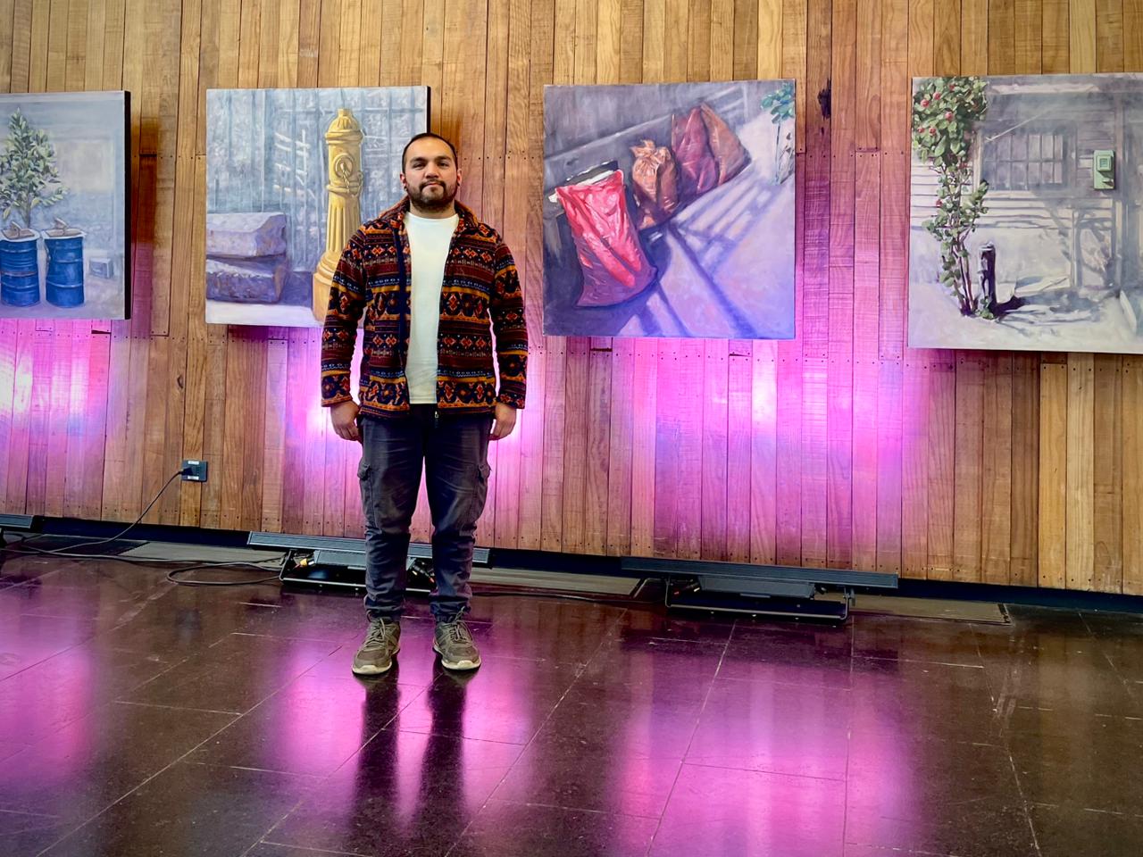 “SIMPLE Y COTIDIANO”: NUEVA EXPOSICIÓN LLEGA AL TEATRO MUNICIPAL CON DESTACADA TÉCNICA REALISTA